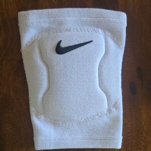 Nike Streak White Sports Volleyball XL Knee Sleeve